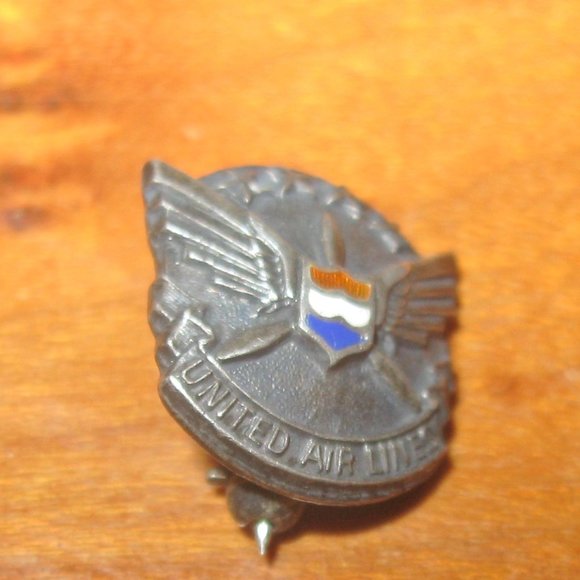 Vintage United Airlines Service Lapel Pin w Embossed Stars Wings Propeller - Picture 2 of 7